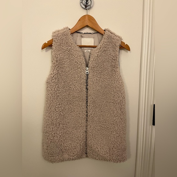 Aritzia Wilfred Faux Shearling Sherpa Vest - Picture 2 of 5